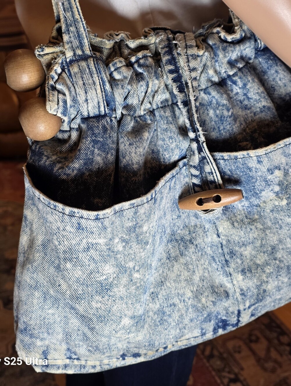 VTG 1980s Acid Wash Denim Shoulder Bag Drawstring Wood Bead Boho Slouchy Tote - Picture 15 of 15